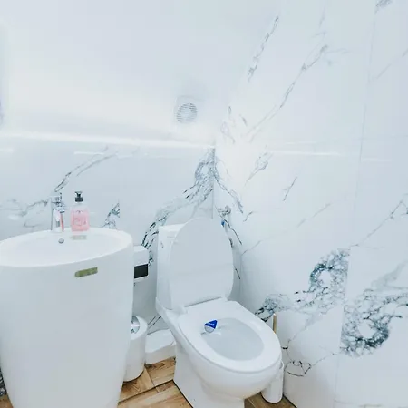 Locart -cozy Downtown Apartment, Near Black Church With Free Wi-fi Apartment *