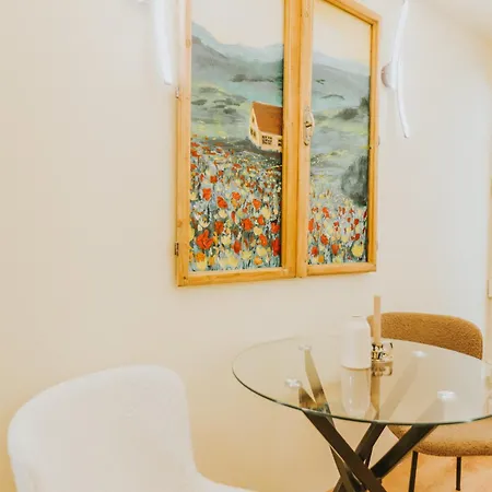 Locart -cozy Downtown Apartment, Near Black Church With Free Wi-fi *