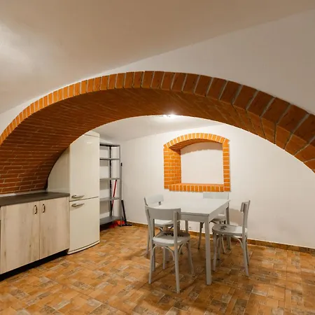 Locart -cozy Downtown Apartment, Near Black Church With Free Wi-fi