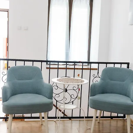 Locart -cozy Downtown Apartment, Near Black Church With Free Wi-fi *