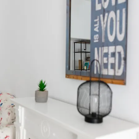 Locart -cozy Downtown Apartment, Near Black Church With Free Wi-fi *