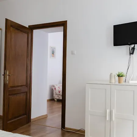 Locart -cozy Downtown Apartment, Near Black Church With Free Wi-fi Apartament *