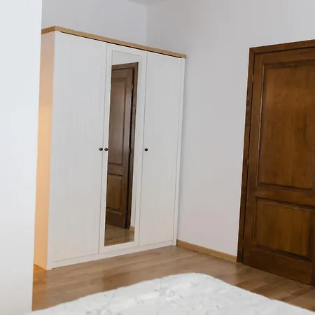 Locart -cozy Downtown Apartment, Near Black Church With Free Wi-fi Apartament *