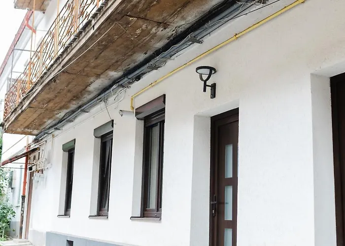 Apartment Locart -cozy Downtown Apartment, Near Black Church With Free Wi-fi