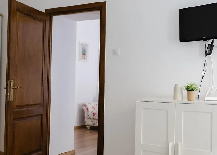 Locart -cozy Downtown Apartment, Near Black Church With Free Wi-fi Apartment *