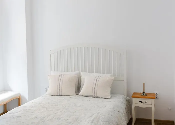 Locart -cozy Downtown Apartment, Near Black Church With Free Wi-fi